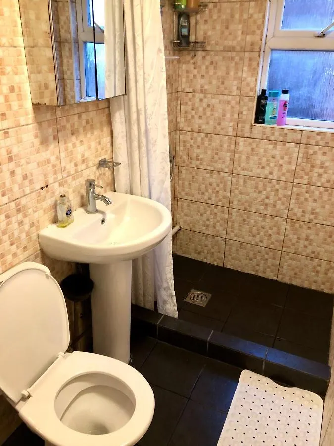 The Guest House Luton  Homestay Luton (Bedfordshire)