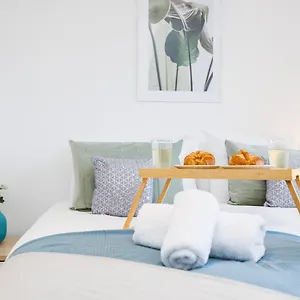 Cresta House - Modern Apartment