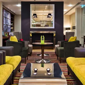 Hampton By Hilton Luton Airport לוטון
